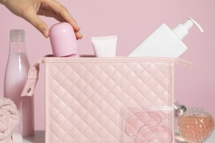 Voyage : comment préparer une trousse de toilette femme efficace ?